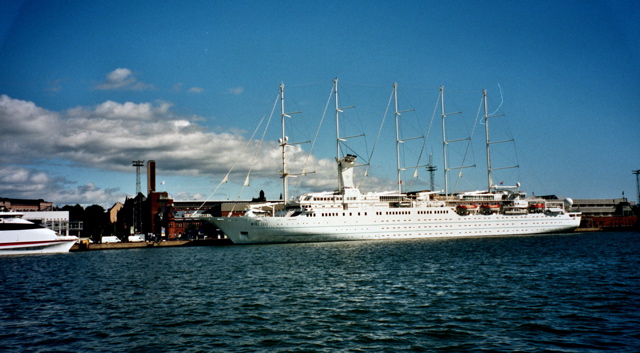 Helsinki_Hafenrundf01