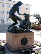 trejul_0505_alexkividenkmal